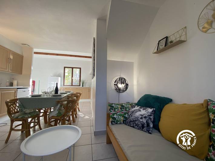Gîte pour 6 personnes, avec terrasse et piscine, animaux acceptés