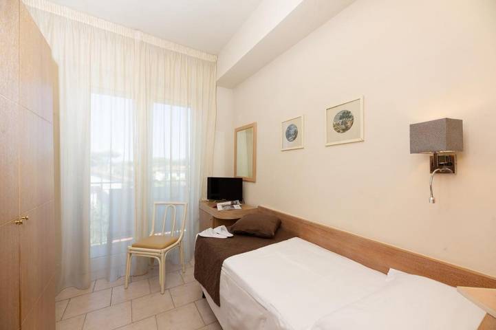 Hotel für 2 Personen, mit Whirlpool und Terrasse sowie Garten und Kinderpool in Marina di Pietrasanta - 3