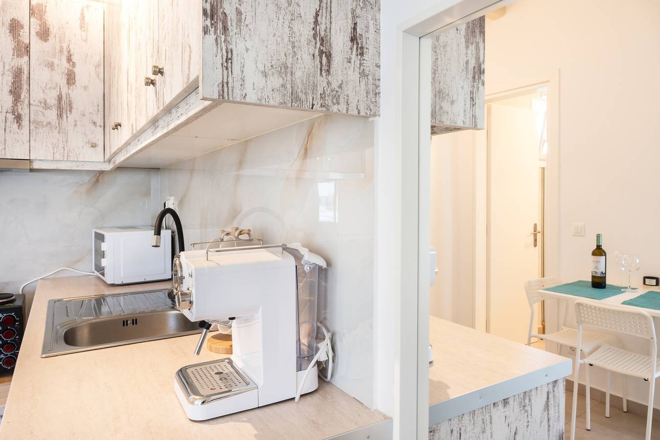 Appartement 'Irene's Studio' met gedeeld zwembad, draadloos internet en airconditioning, foto 6