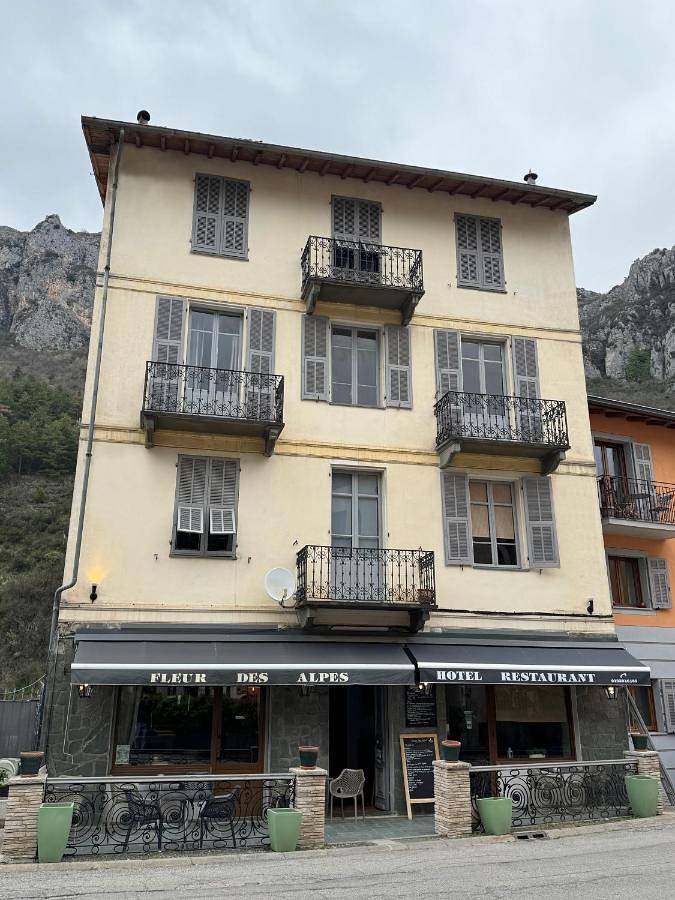 Hôtel pour 3 personnes, avec terrasse et vue, animaux acceptés à La Brigue - 4