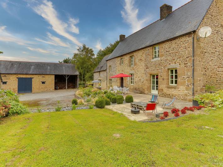 Location de vacances pour 6 personnes, avec Terrasse ainsi que Jardin et Vue à Saint-Ouen-la-Rouërie