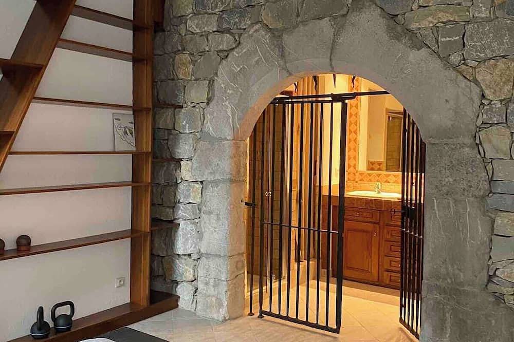 Wonderful Spacious Town House - Sleeps 10 in Le Bourg-d'Oisans, Écrins National Park