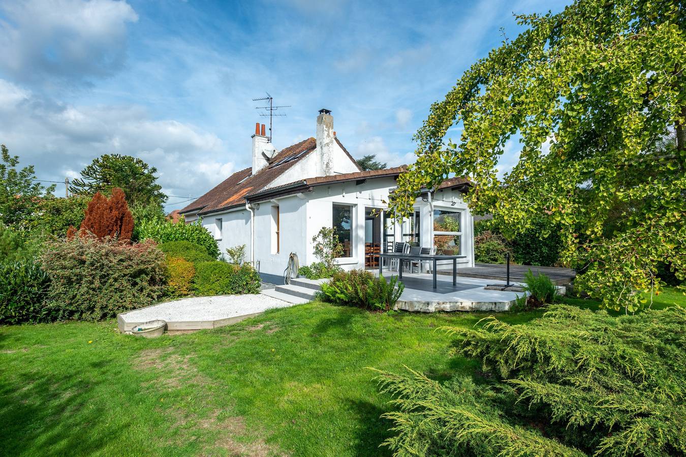 Holiday Home 'Grande Maison Familliale' with Private Terrace, Private Garden and Wi-Fi in Coulogne, Calais region