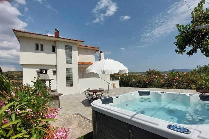 Villa for 8 people, with balcony and garden as well as hot tub, with pets - 1