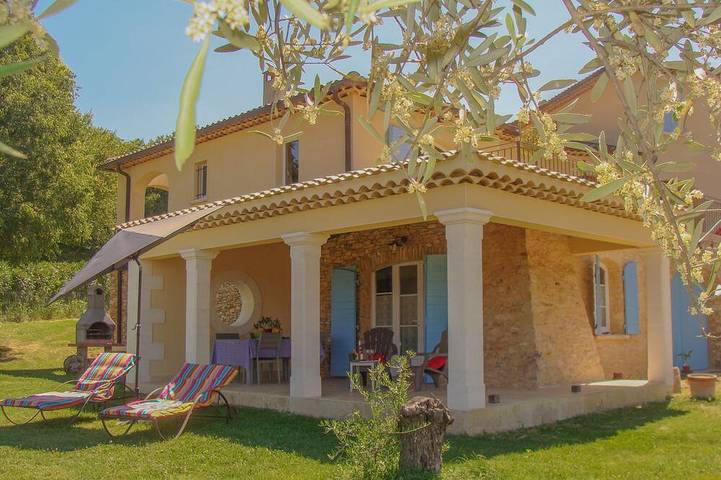 Gîte pour 5 personnes, avec jardin et jacuzzi dans le Gard