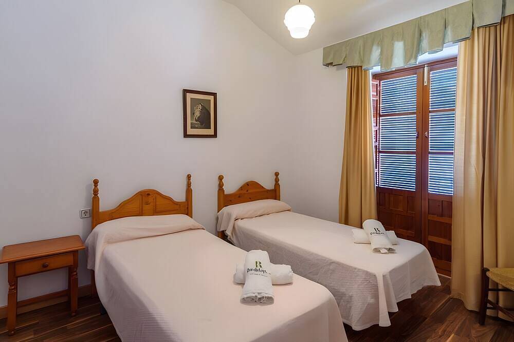 Country House 'El Rincón Del Comendador' with Shared Terrace, Wi-Fi and Air Conditioning in Tocina, Sevilla Province