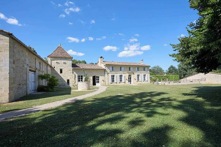Location de vacances pour 11 personnes, avec Balcon et Jardin à Guillac (Gironde)