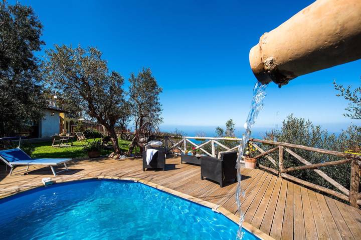 Villa with pool for 7 people, with Hot tub and Terrace as well as Garden in Sorrento