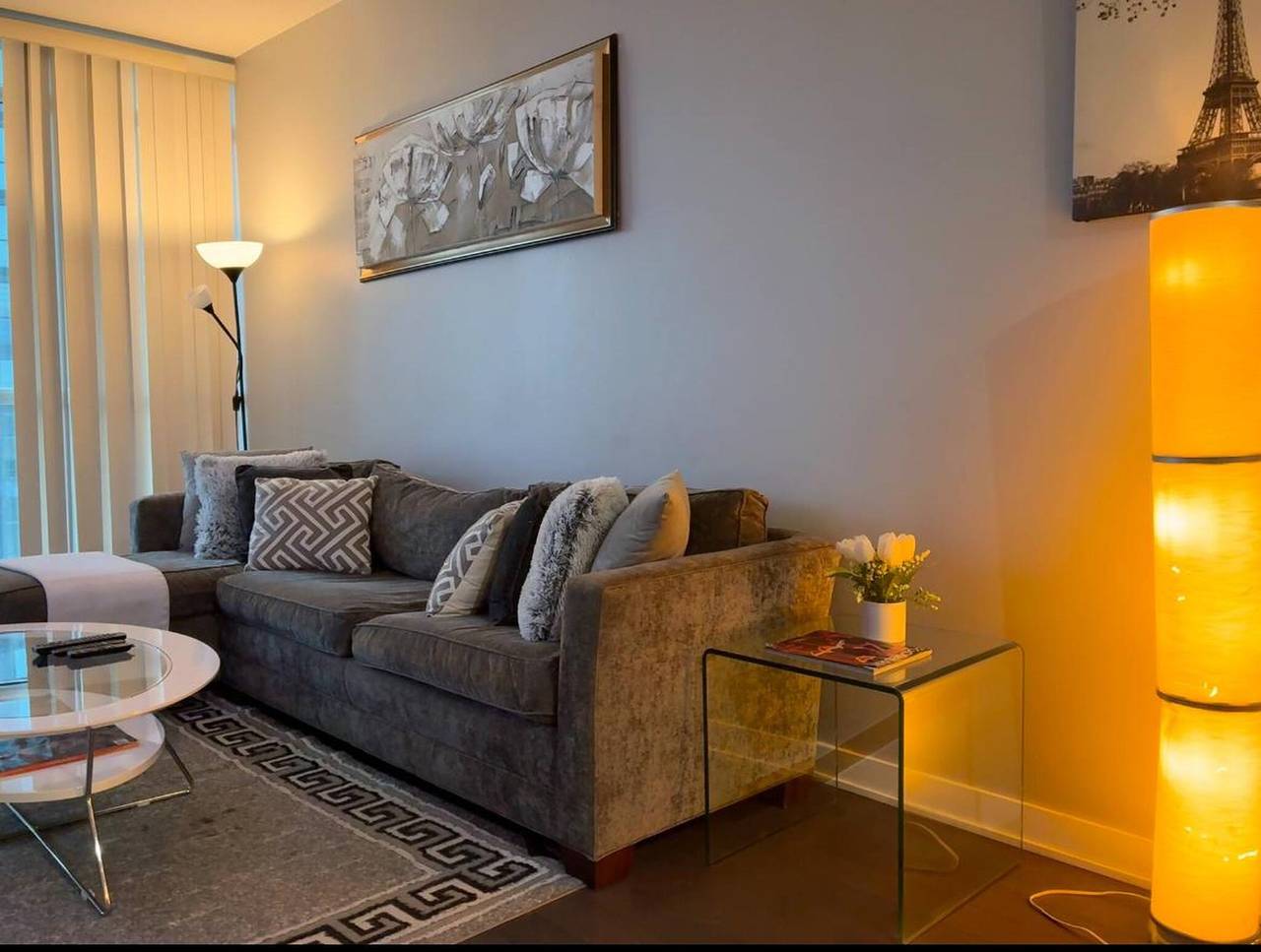 Apartamento vacacional entero, Amplio y acogedor condominio de 2 dormitorios en Square Ones Misissauga in Mississauga (Ontario), Lago Ontario (Kanada)