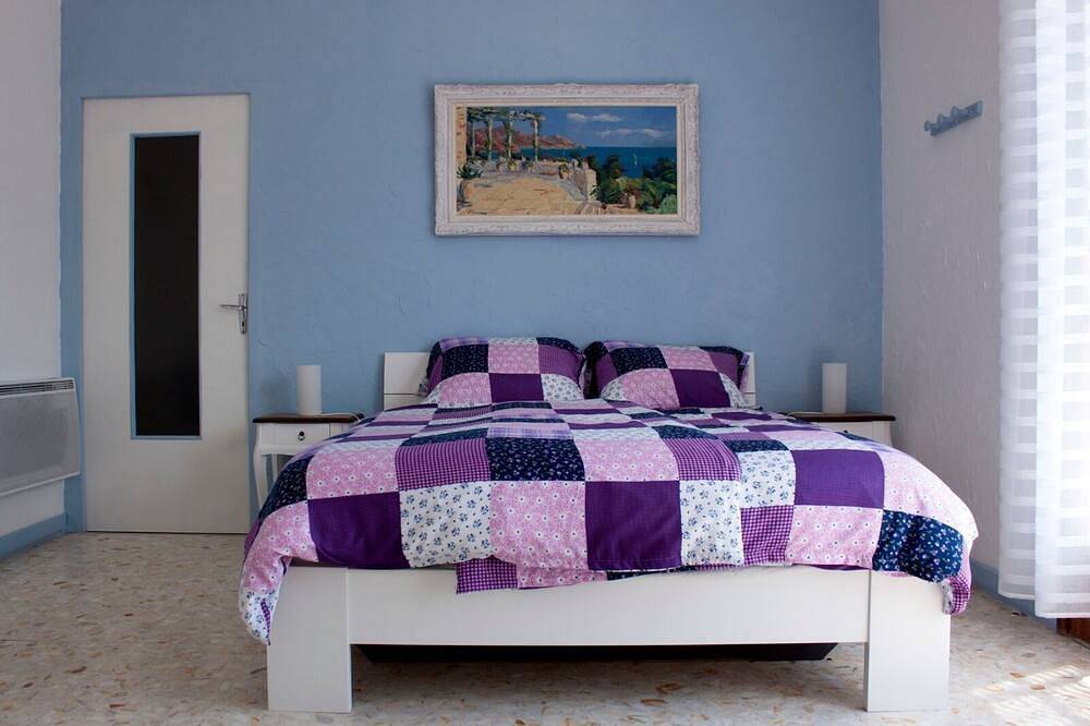 Cozy accommodation for up to 6 people with mountain views v. Balcony/winter garden in Castellane, Parc naturel régional du Verdon