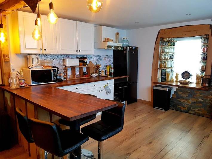 Location de vacances pour 4 personnes, avec Balcon et Jacuzzi ainsi que Terrasse et Piscine à Tence