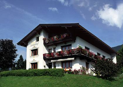 Ferienwohnung für 6 Personen, mit Balkon und Terrasse sowie Garten und Ausblick in Westendorf (Tirol)