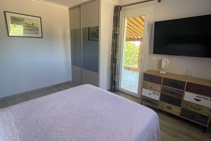 Les Oliviers du Lagon Chambres d'hôtes de charme avec piscine lagon in Fayence, Région de Draguignan