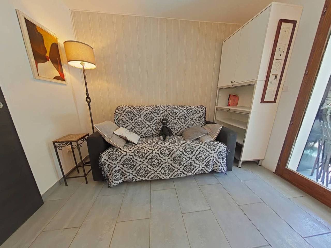 Entire apartment, Studio in La Londe-les-Maures with terrace in La Londe-les-Maures, Toulon region