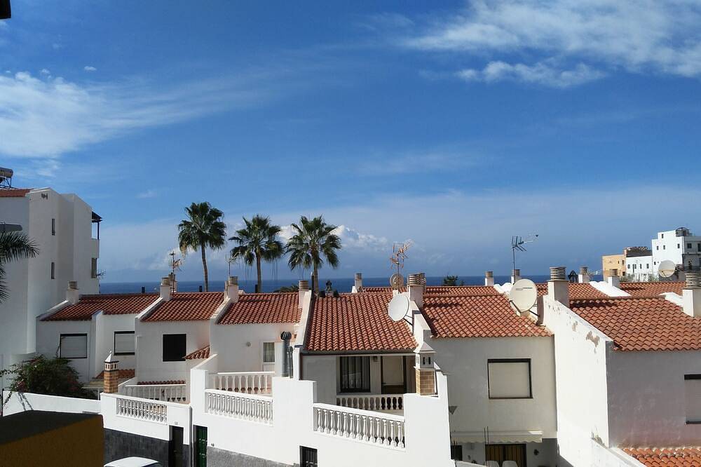 Entire apartment, Nice and spacious apartment near the beach, wifi in Puerto Santiago, Santiago del Teide