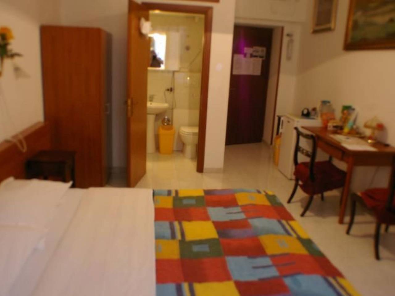 Ganze Ferienwohnung, Zimmer 'Le Rose di Bi' mit Internetanschluss in Rom Zentrum, Rom