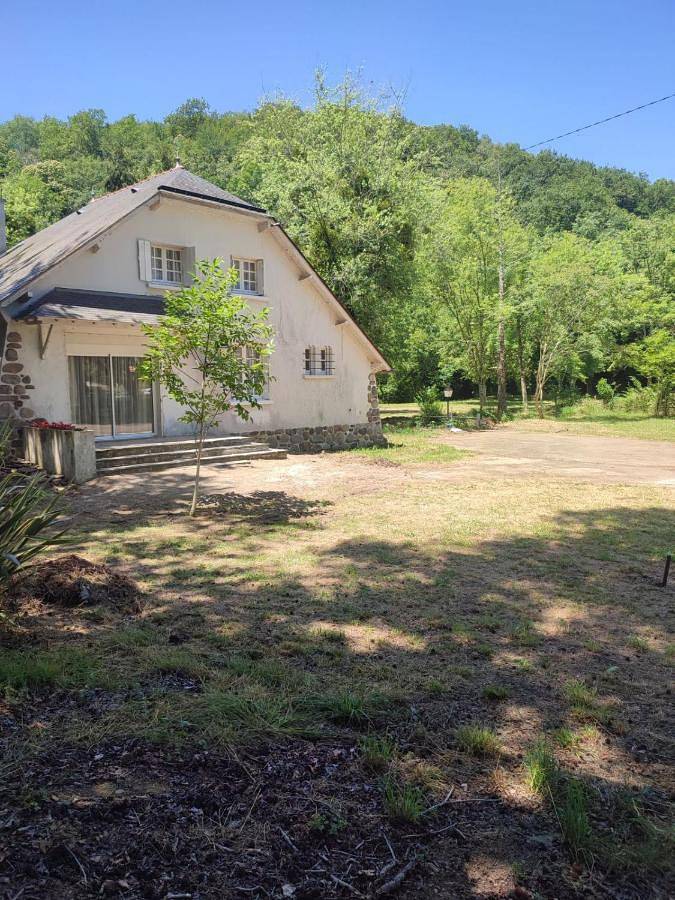 Gîte pour 5 personnes, avec terrasse à Orincles