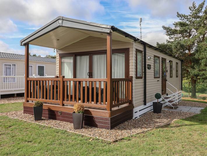 Glamping for 4 people, with garden and sauna as well as pool in Great Yarmouth