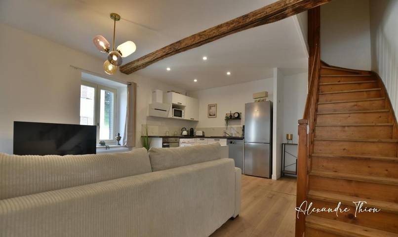 Gîte pour 7 personnes, avec terrasse ainsi que vue et jardin, animaux acceptés à Vertrieu