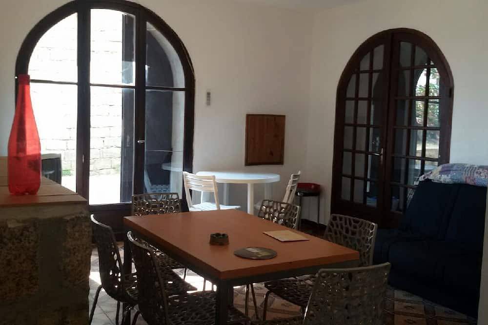 Appartement entier, F3 dans maison typique du village de Monaccia proche de la mer in Roccapina, Monacia-d'Aullène