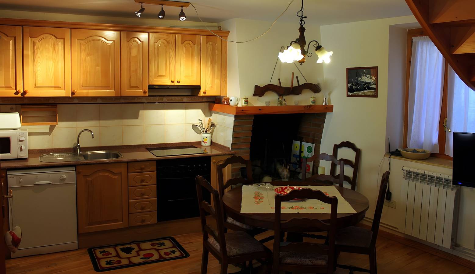 Casa Vacacional 'Es De Bernat 2' con Vistas a la Montaña y Wi-Fi in Garós, Alto Arán