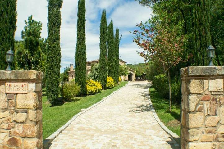 Masía con 10 grandes Habitaciones|34pers|Gran Sala de Juegos BBQ 45min de Bcn in Sils, Provincia de Gerona