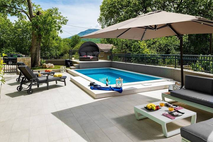 Ferienhaus für 4 Personen, mit Garten und Whirlpool