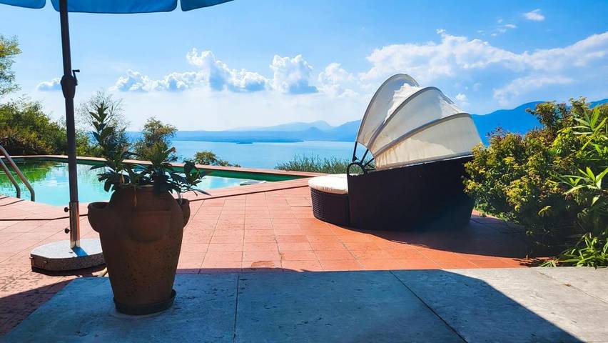Villa für 10 Personen, mit Seeblick und Pool sowie Garten und Ausblick, mit Haustier am Gardasee - 3
