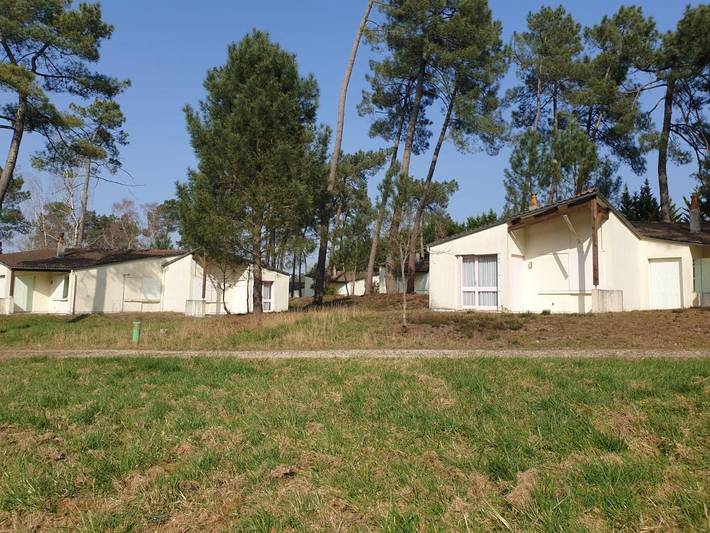 Gîte pour 5 personnes, avec piscine ainsi que jardin et jacuzzi, animaux acceptés dans Lac du Baron Desqueyroux