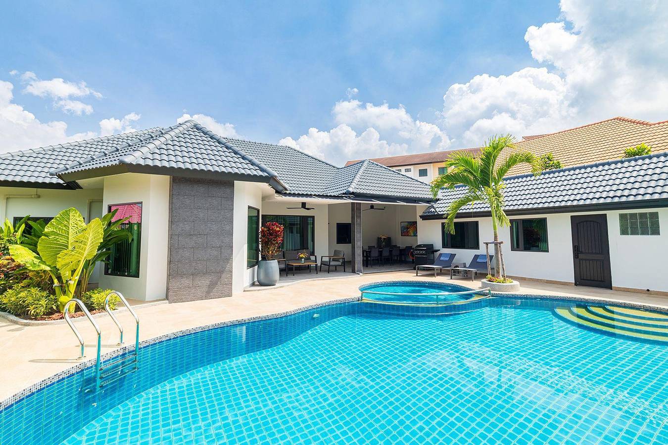 Villa Pattaya Hill minutes from beach and city in Pattaya, Chon Buri Province