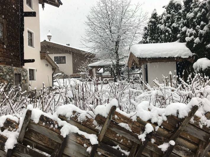 Ganze Wohnung, Ferienwohnung 'Geigerhaus 500 Jahre - A' mit Bergblick, gemeinsamer Sauna & Wlan in Stuhlfelden, Pinzgau