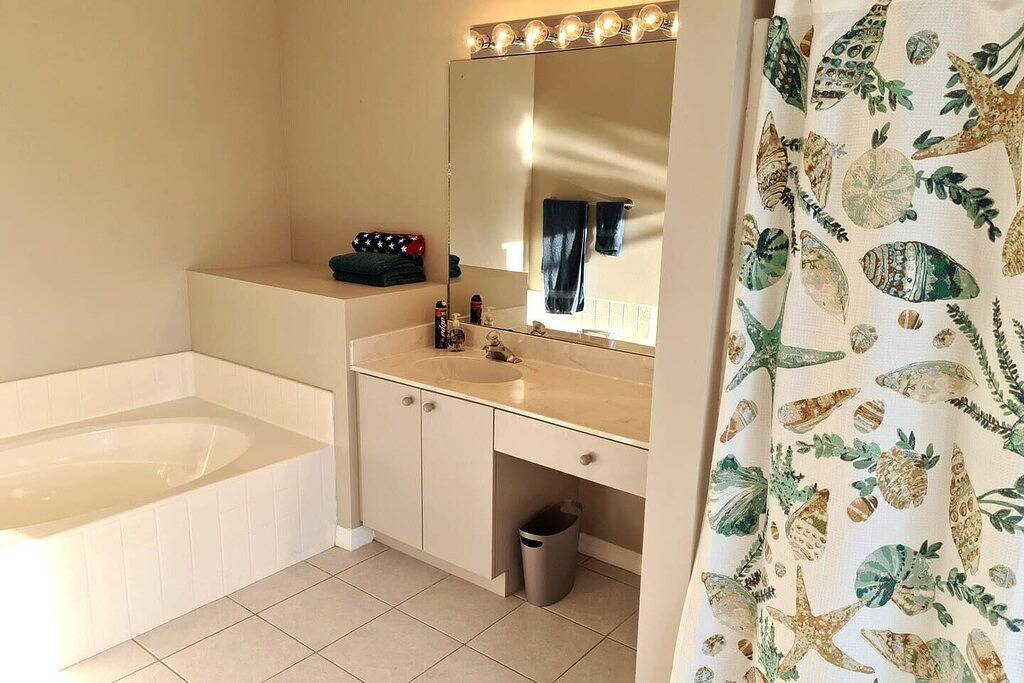 Beautiful Spacious home with large heated Pool - Summer Fun and Winter Escapes in Port St. Lucie, St. Lucie County