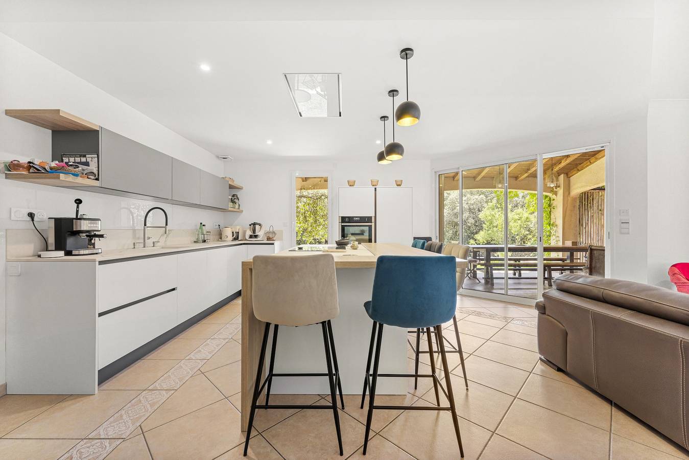 Chambre d’hôtes « Nîmes » avec piscine partagée, terrasse partagée et Wi-Fi in Nîmes, Région de Nîmes