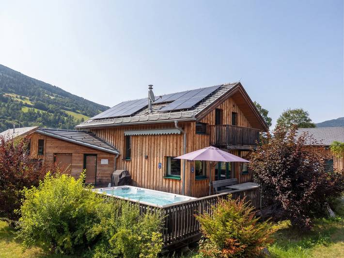 Ferienhaus für 9 Personen, mit Whirlpool und Terrasse sowie Sauna