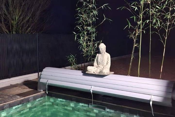 Location de vacances pour 8 personnes, avec terrasse ainsi que jacuzzi et jardin à La Bouillie