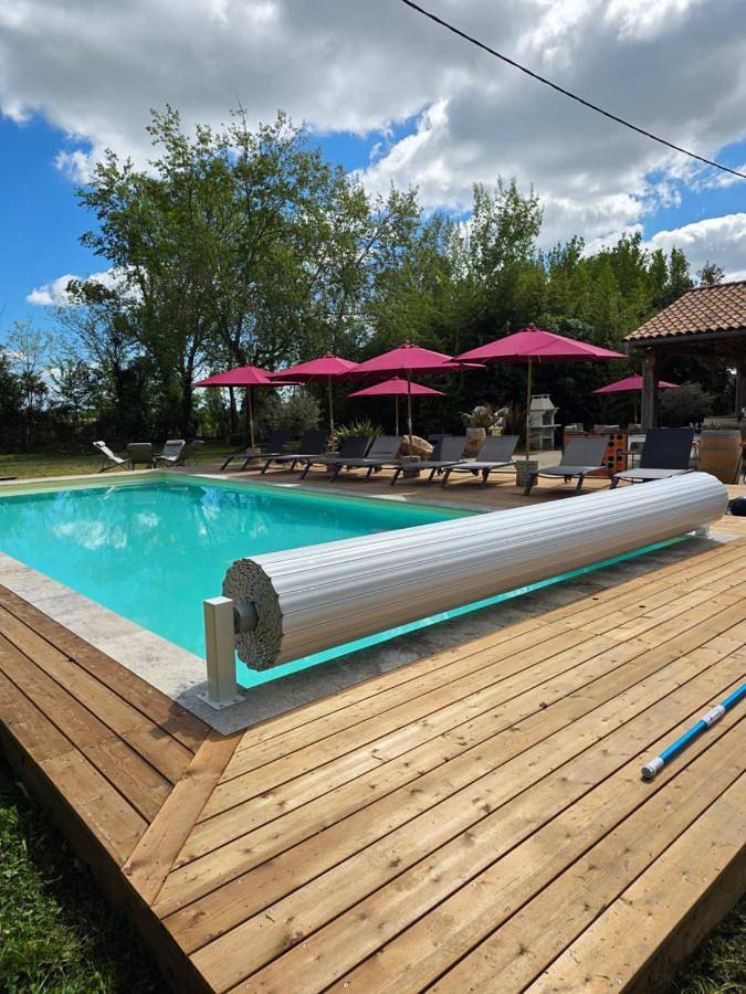 Location de vacances pour 16 personnes, avec piscine et jardin, adapté aux familles à Saint-Ciers-d'Abzac