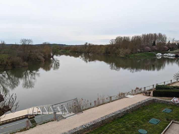 Zimmer am Saôneufer mit Terrasse, fahrradfreundlich und mit Haustieroption in Lechâtelet, Beaune und Umgebung