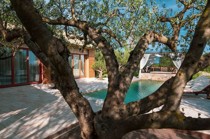 Gîte pour 4 personnes, avec terrasse ainsi que jardin et jacuzzi