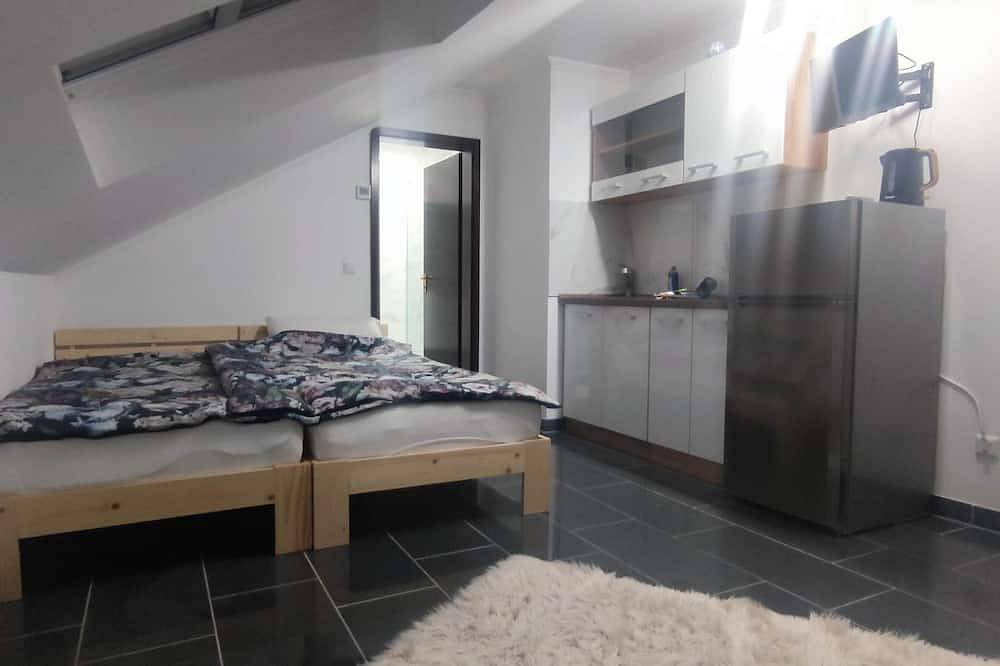 Ganze Wohnung, Kleines Zimmer mit Küchenzeile und eigenes Bad. in Besigheim, Kraichgau