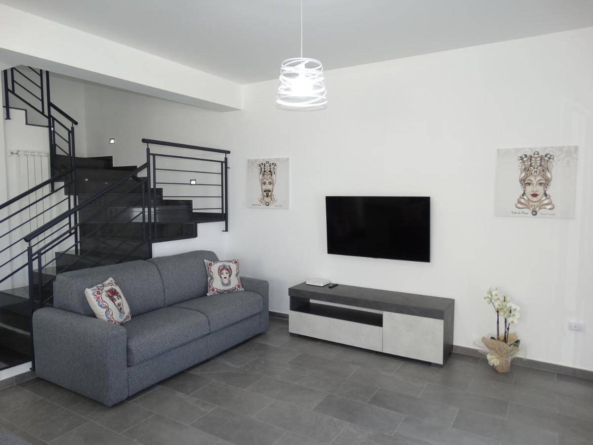 Villa Milicia - New Sea View Villa with Private Pool & Playground in Torre Colonna-Sperone, Altavilla Milicia