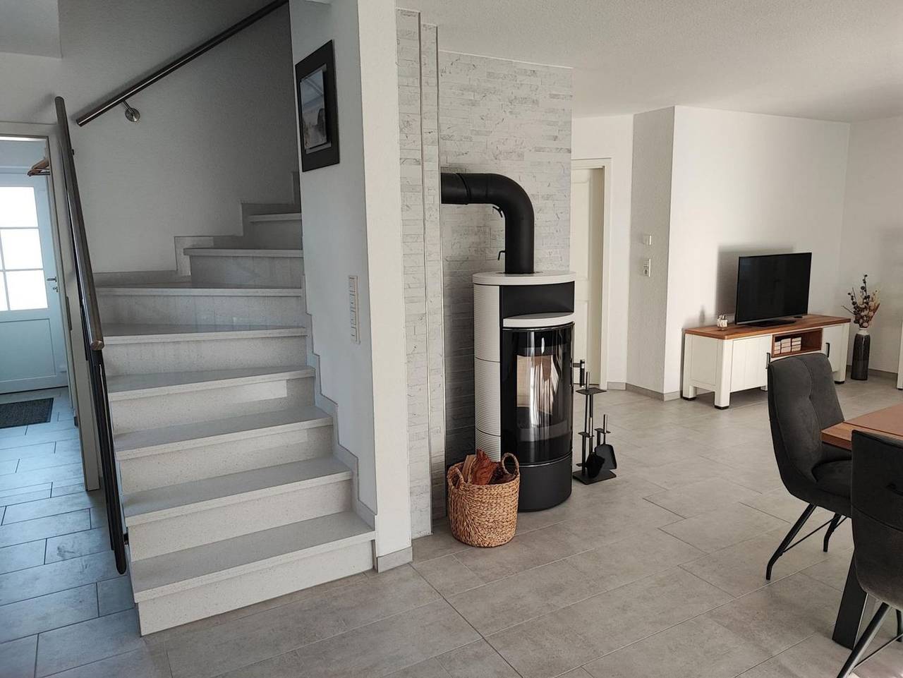 Strandhaus Meeresluft - Hochwertiges 100qm Ferienhaus für 6 Pers. mit Kamin und Garten direkt am Deich in Hagermarsch, Landkreis Aurich