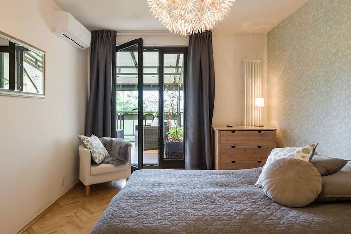 Entire apartment, 2bdr Kazimierz Apartment, great terrace, aircon in Kazimierz, Cracow