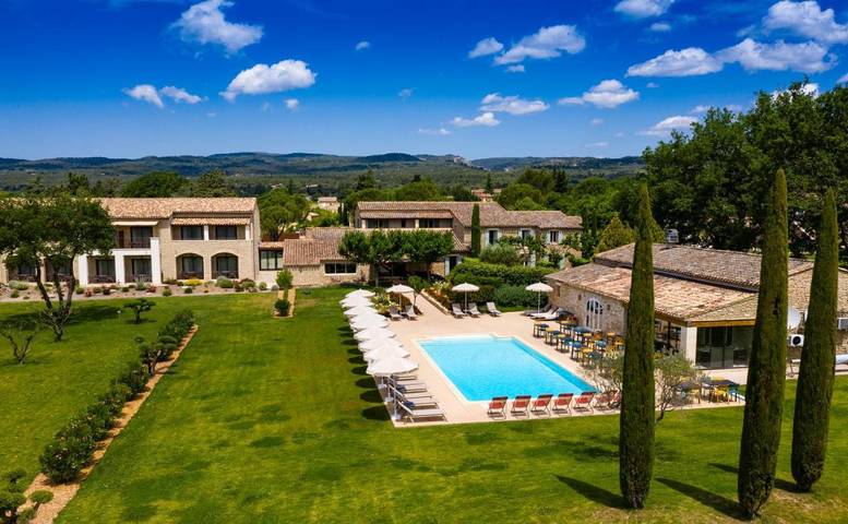 Hôtel pour 2 personnes, avec piscine et sauna ainsi que vue et jardin, animaux acceptés à Gordes