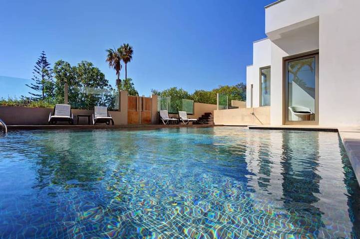 Villa voor 8 personen, with terras and zwembad as well as whirlpool and tuin in Praia da Luz