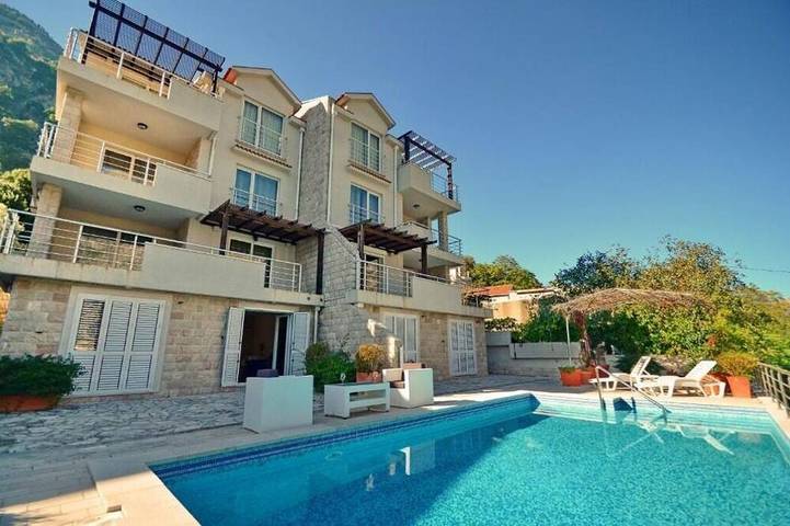 Ferienwohnung für 3 Personen, mit Pool und Terrasse in Montenegro