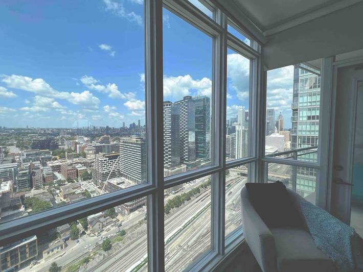 Vacation rental for 4 people, with hot tub, with pets in Toronto