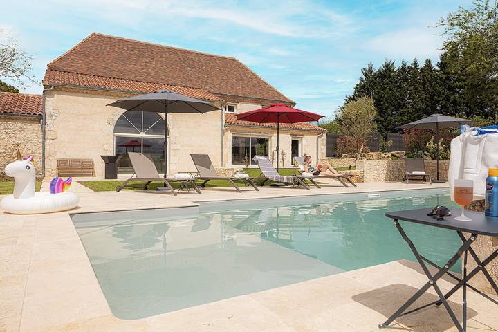 Gîte pour 5 personnes, avec jardin ainsi que piscine et terrasse à Saint-Nexans - 2