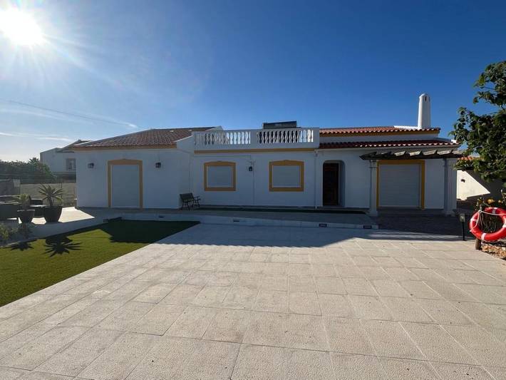 Casa de férias para 12 pessoas, com Varanda e Terraço e ainda Jardim and Piscina em Mexilhoeira Grande