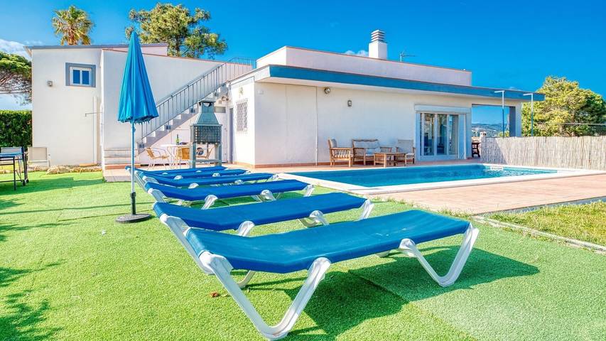Villa "Costacabana - Yara" com piscina privada e Wi-Fi in Condado del Jaruco, Lloret de Mar