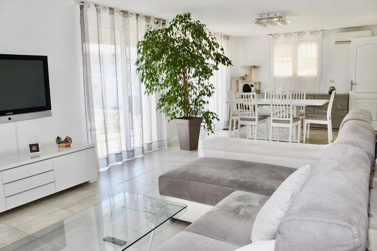 Villa with Private Pool in Le Pradet, Côte méditerranéenne (France)